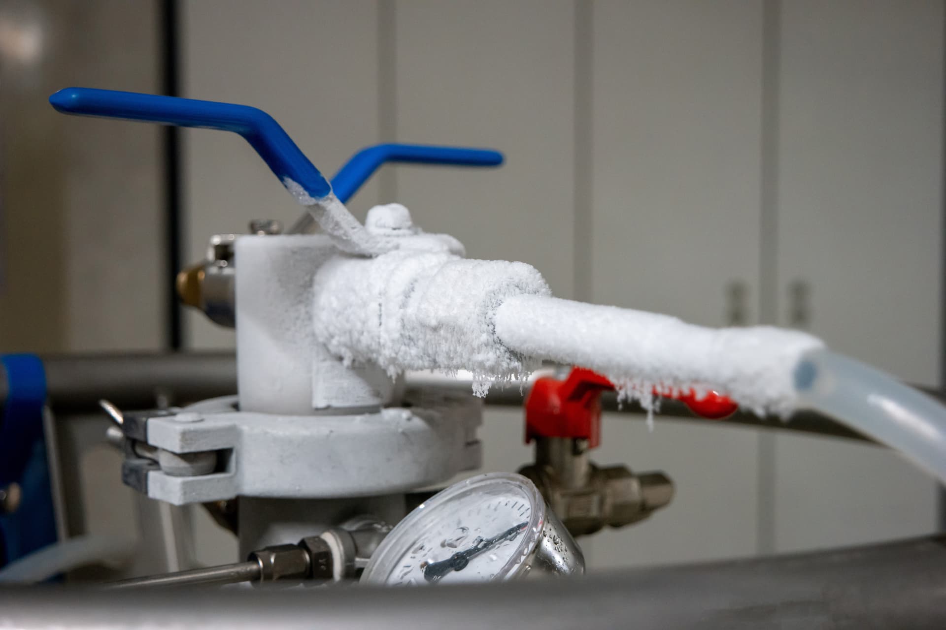 Refrigerant Leaks: Fix Frozen Evaporator Coils Step-by-Step image