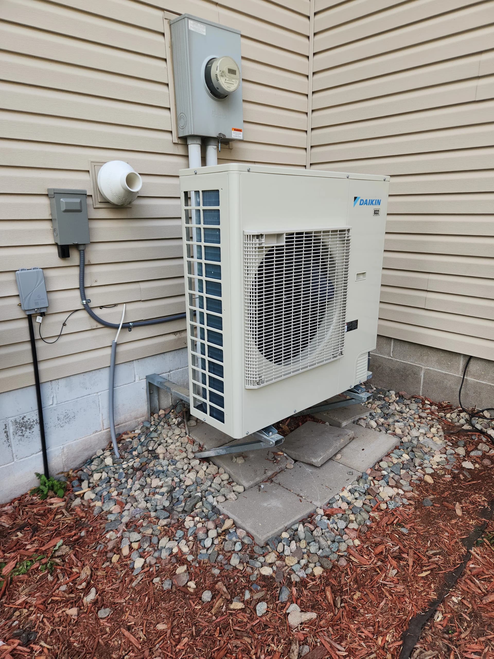 Gallery photos for Daikin FIT Heat Pump and High-Efficiency Furnace Install in Blaine: Image #1